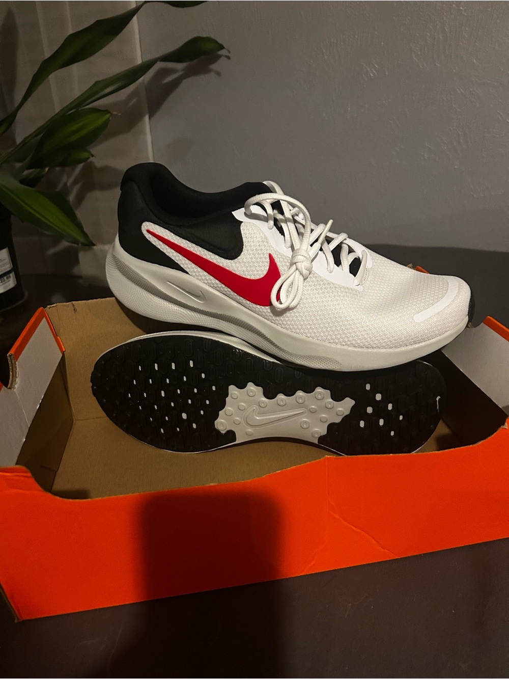 Men’s Nike White Sneakers with Red Swoosh and Black Accents - Picture 2 of 2